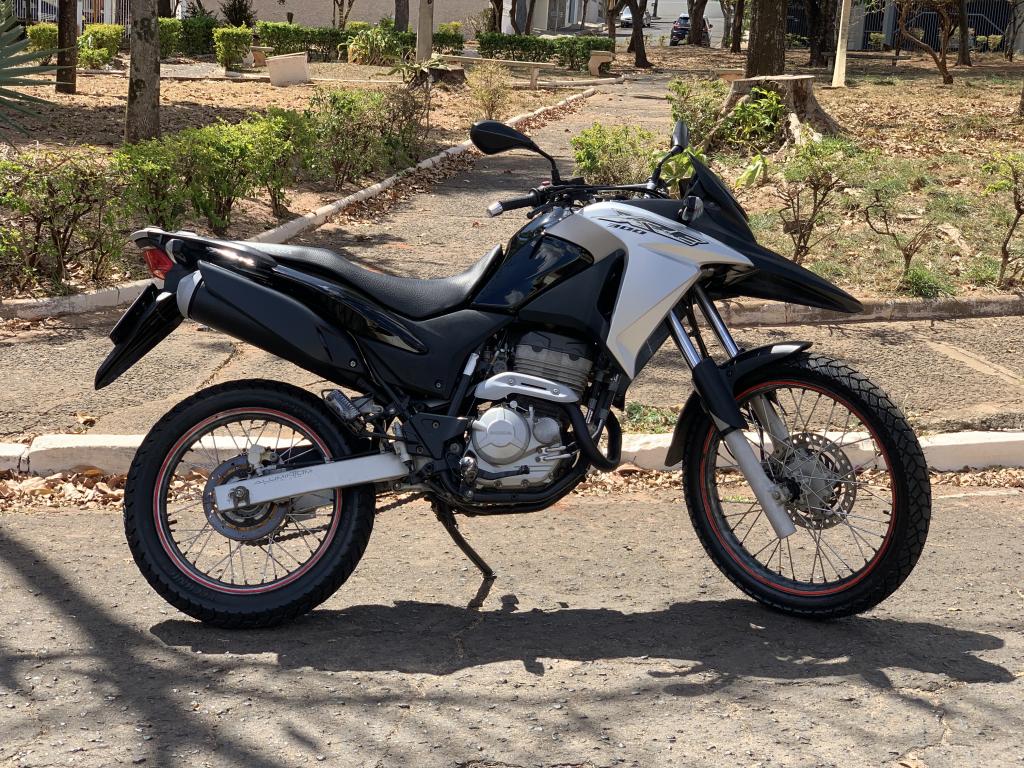 HONDA XRE 300 - Foto