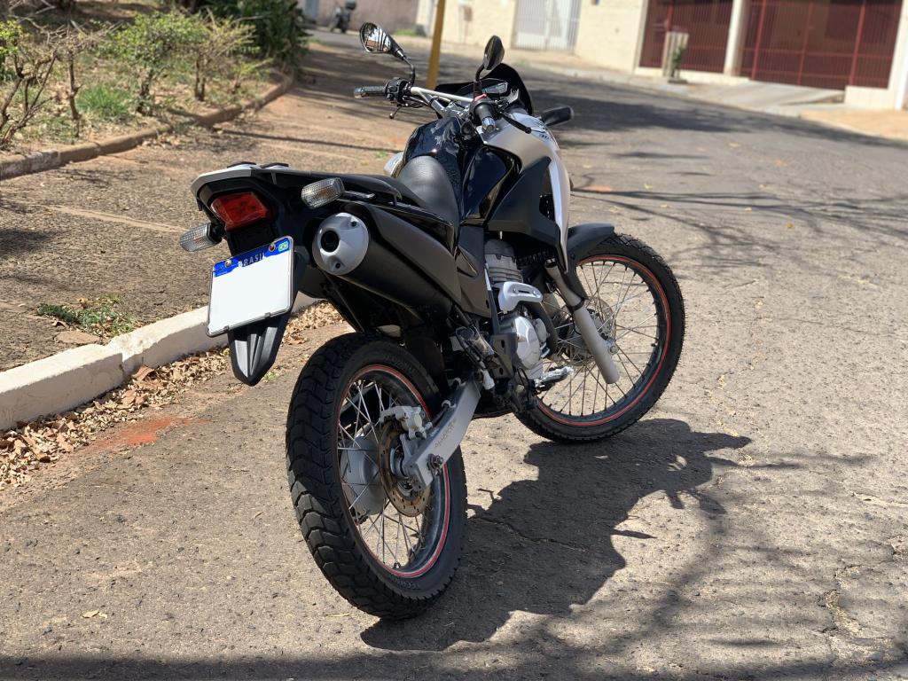 HONDA XRE 300 - Foto