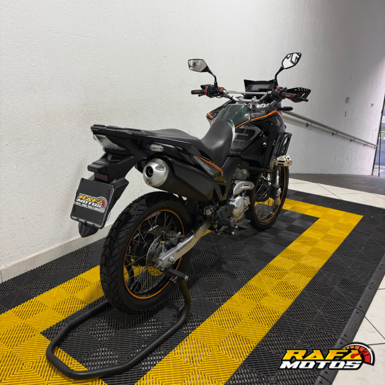 HONDA XRE 300 - Foto