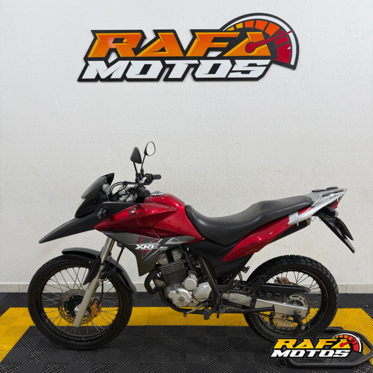 HONDA XRE 300 - Foto