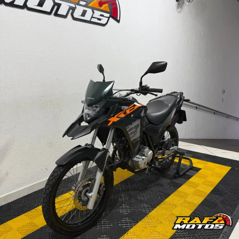 HONDA XRE 300 - Foto