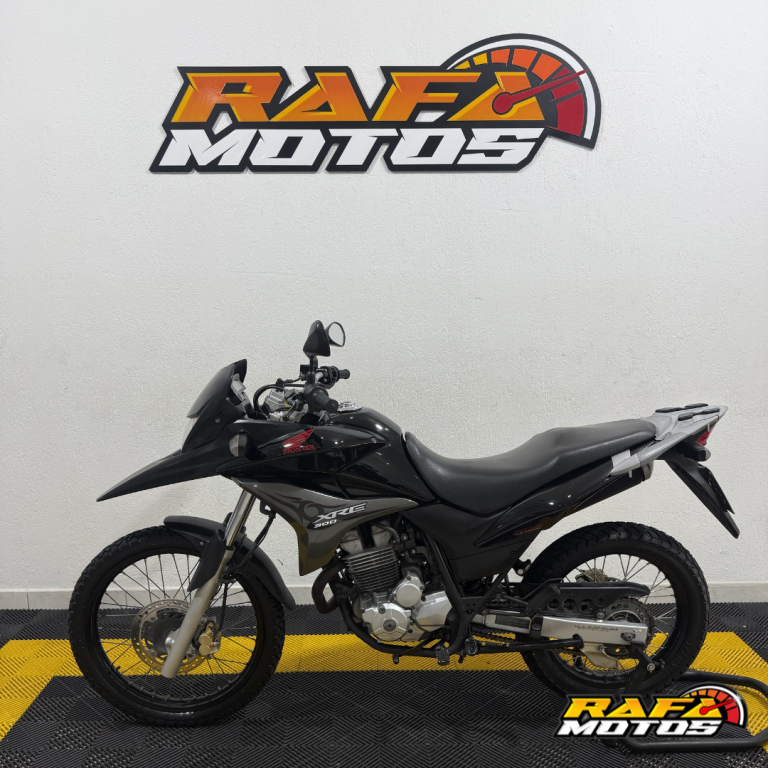 HONDA XRE 300 - Foto
