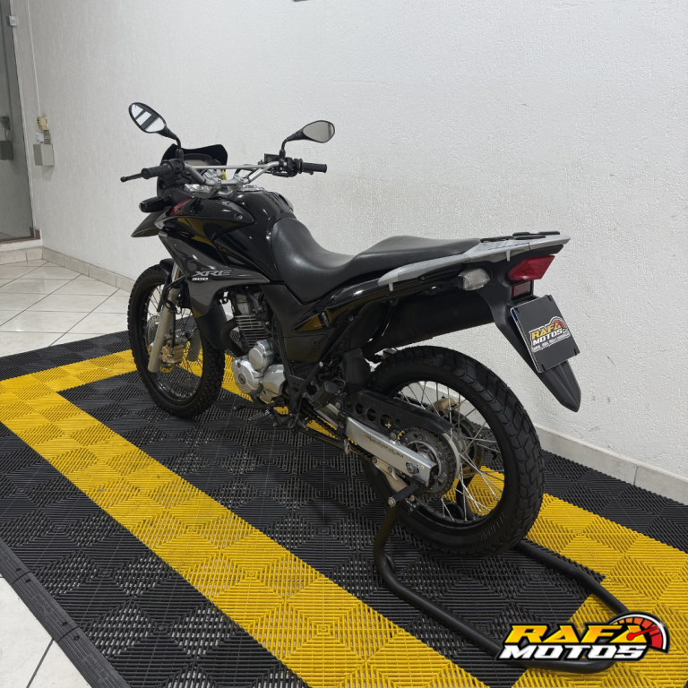 HONDA XRE 300 - Foto