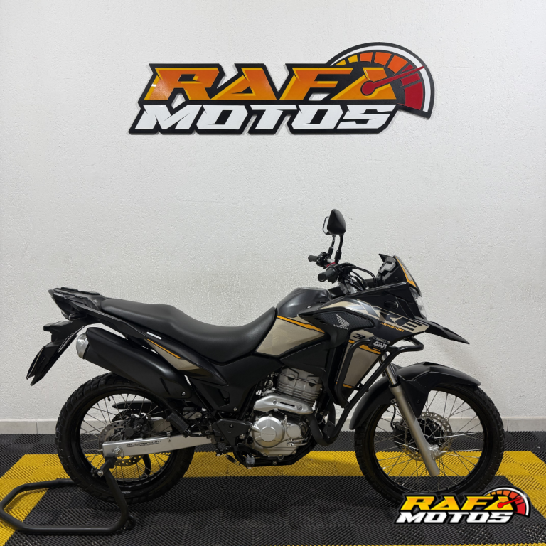 HONDA XRE 300 - Foto