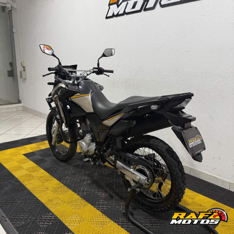 HONDA XRE 300 - Foto