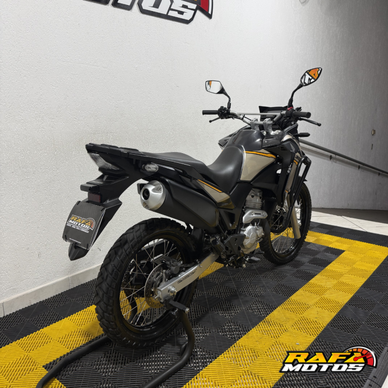 HONDA XRE 300 - Foto