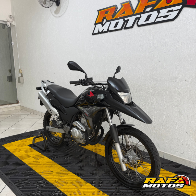 HONDA XRE 300 - Foto