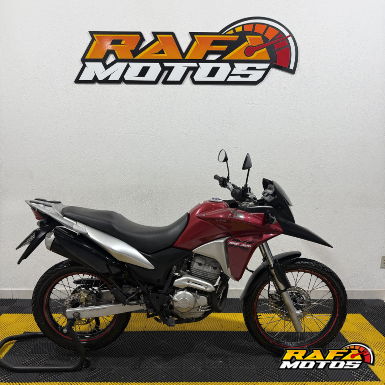 HONDA XRE 300 - Foto