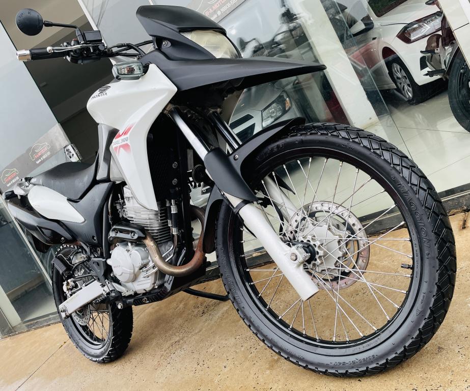 HONDA XRE 300 - Foto