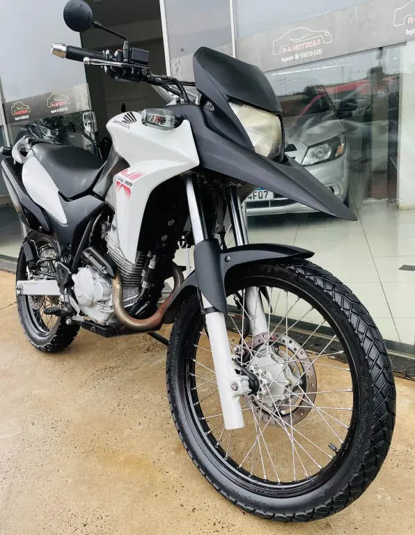 HONDA XRE 300 - Foto