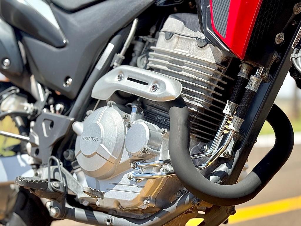 HONDA XRE 300 - Foto