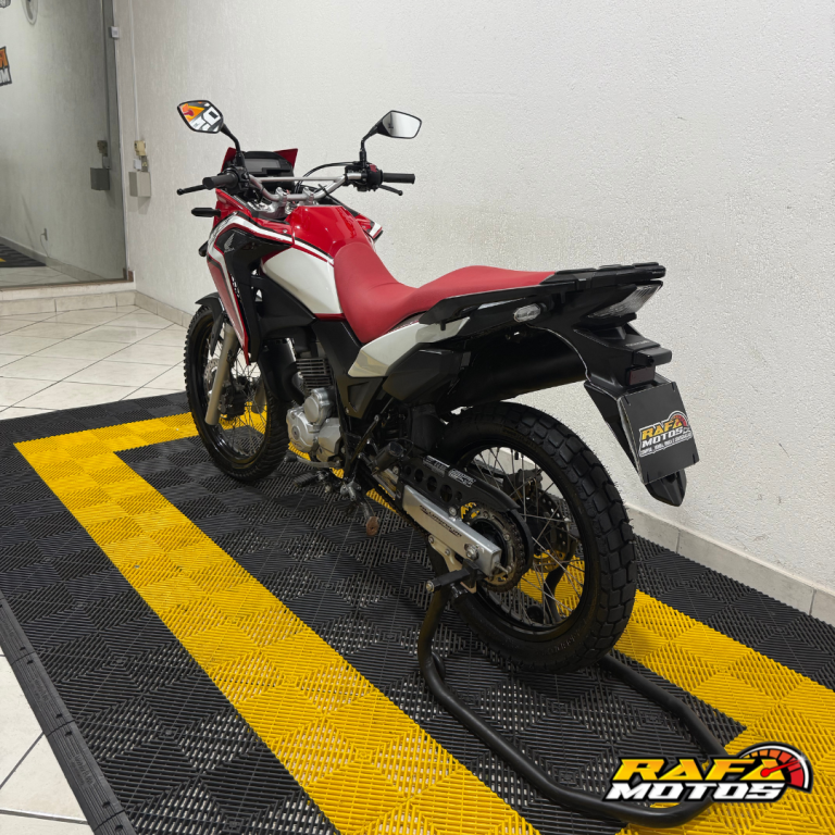 HONDA XRE 300 - Foto