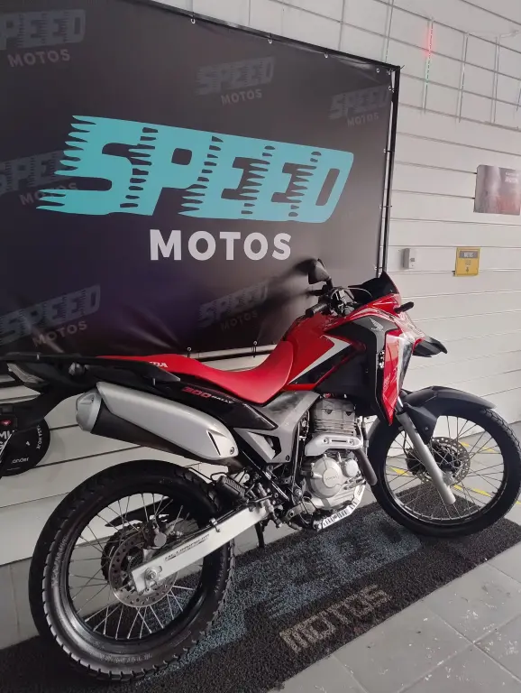 HONDA XRE 300 - Foto