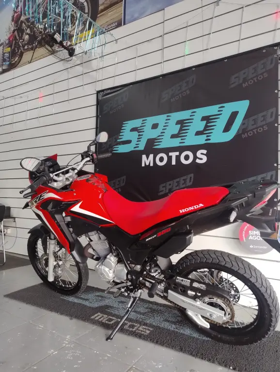HONDA XRE 300 - Foto