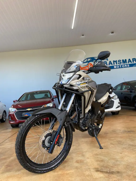 HONDA XRE 300 Sahara - Foto