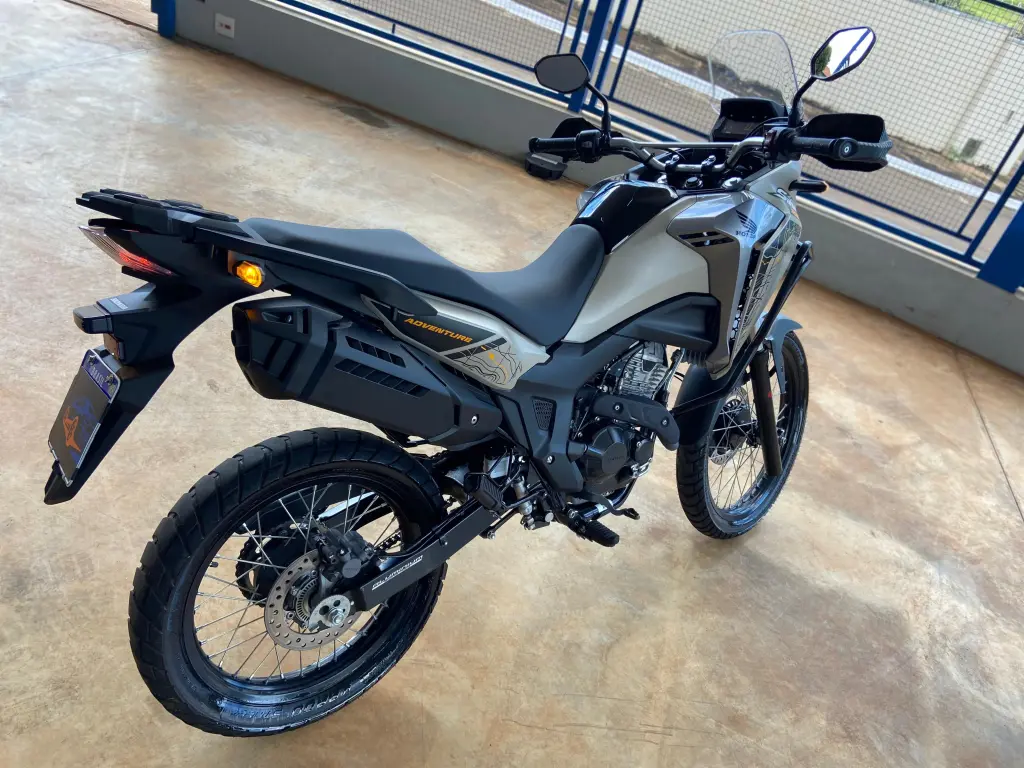 HONDA XRE 300 Sahara - Foto