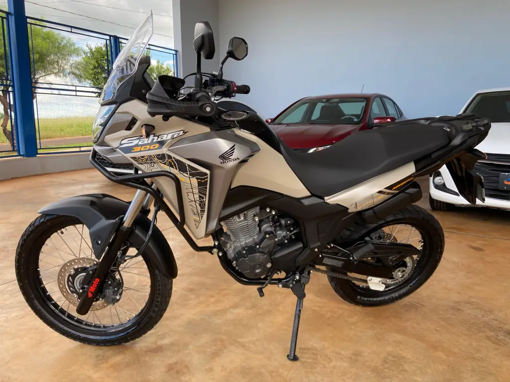 HONDA XRE 300 Sahara - Foto
