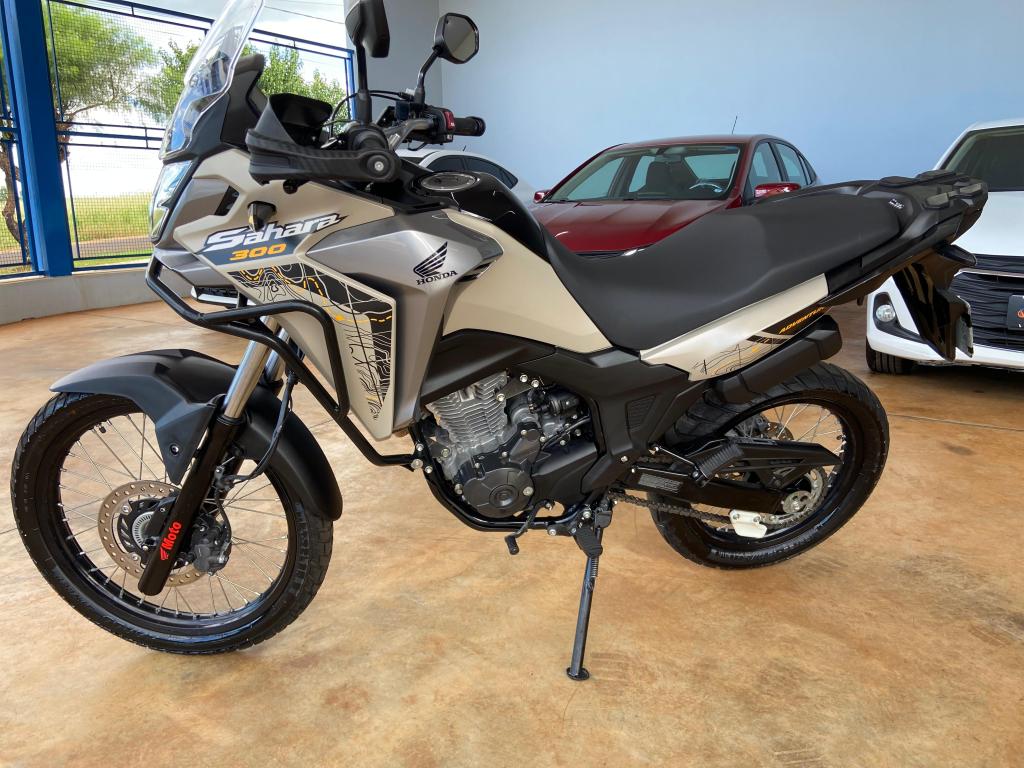 HONDA XRE 300 Sahara - Foto