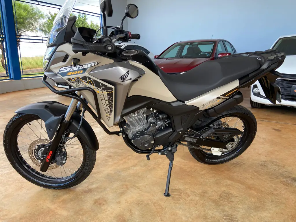 HONDA XRE 300 Sahara - Foto