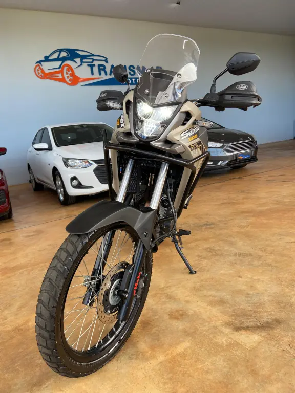 HONDA XRE 300 Sahara - Foto