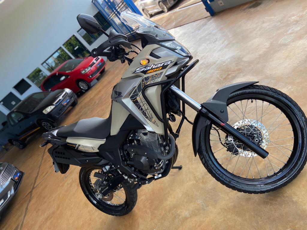 HONDA XRE 300 Sahara - Foto