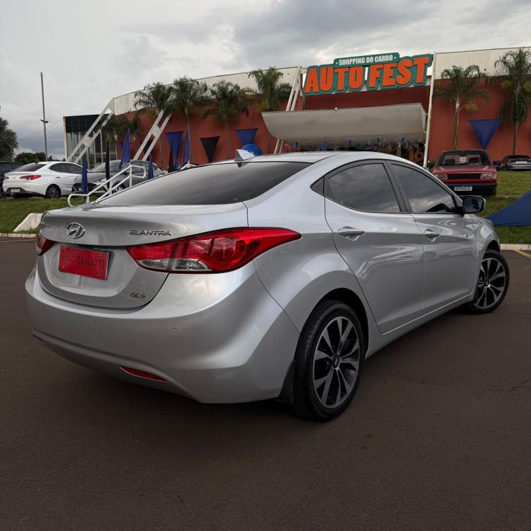 HYUNDAI Elantra - Foto
