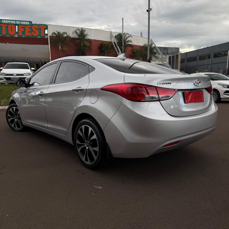 HYUNDAI Elantra - Foto