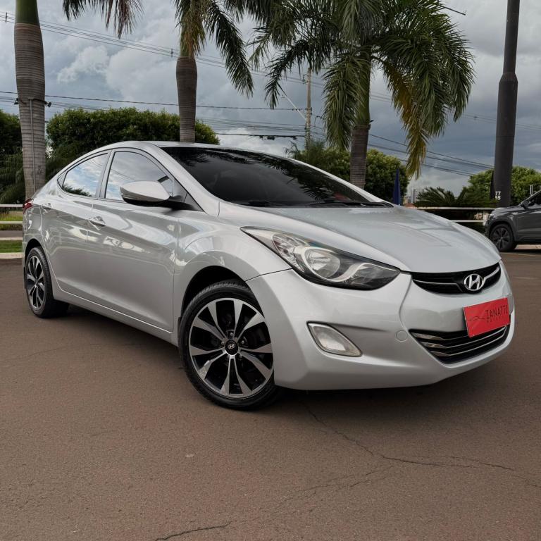 HYUNDAI Elantra - Foto