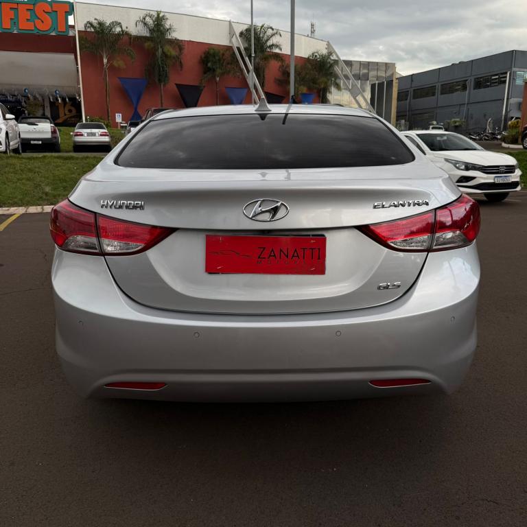 HYUNDAI Elantra - Foto