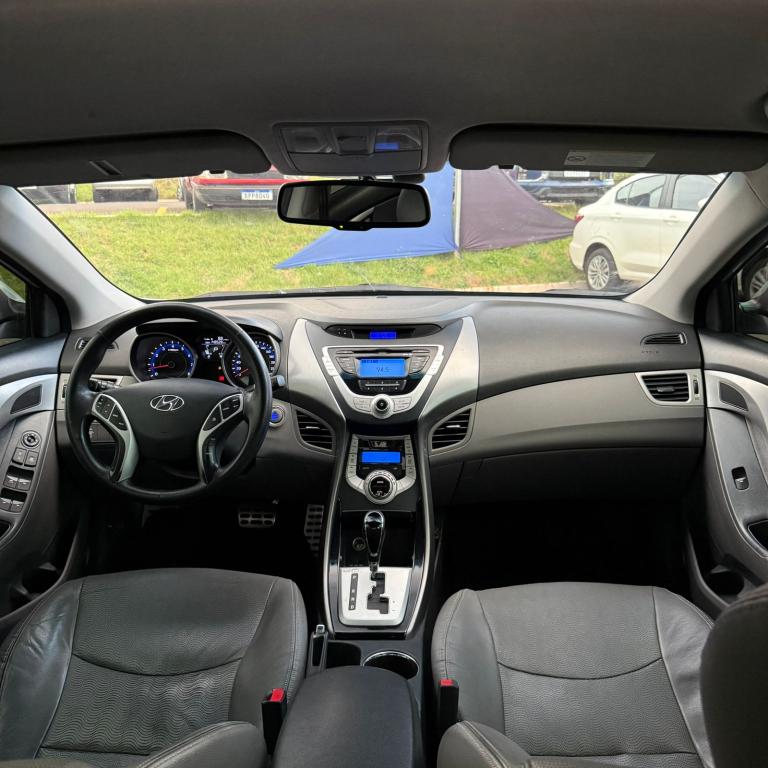 HYUNDAI Elantra - Foto