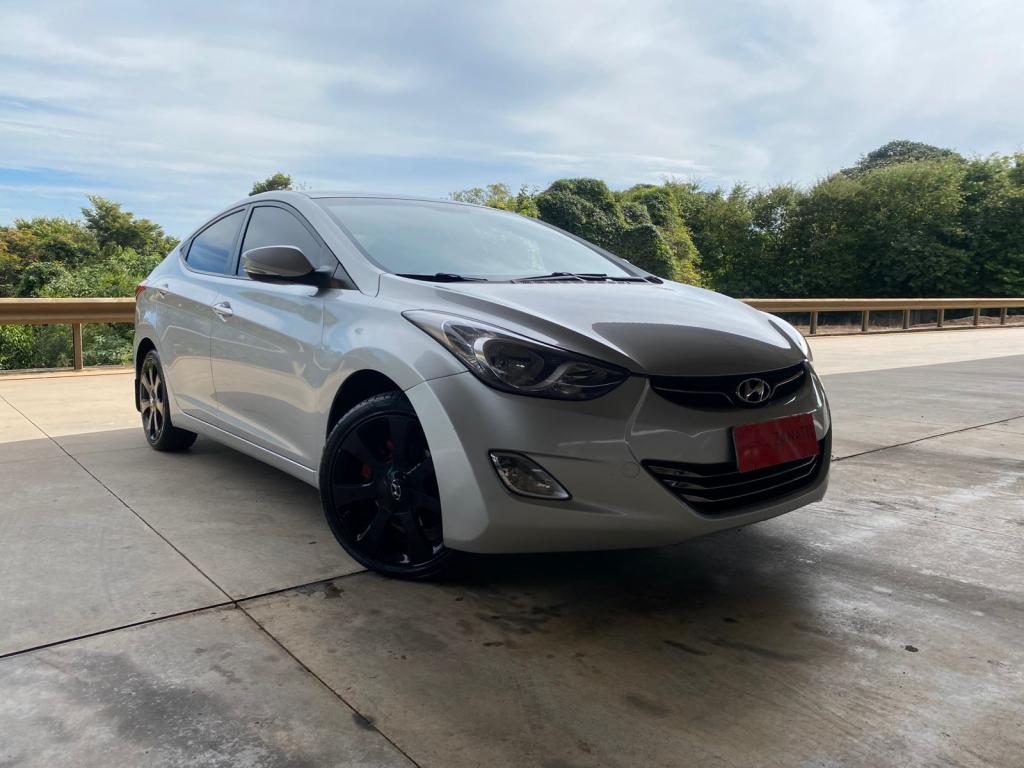 HYUNDAI Elantra - Foto