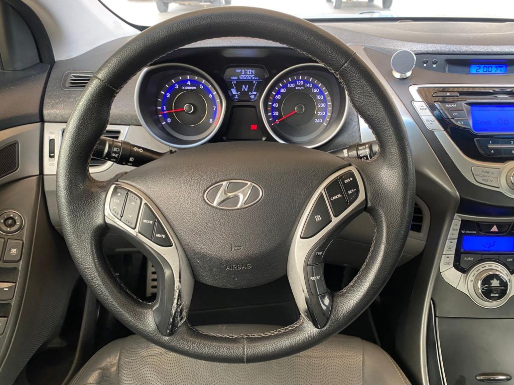 HYUNDAI Elantra - Foto