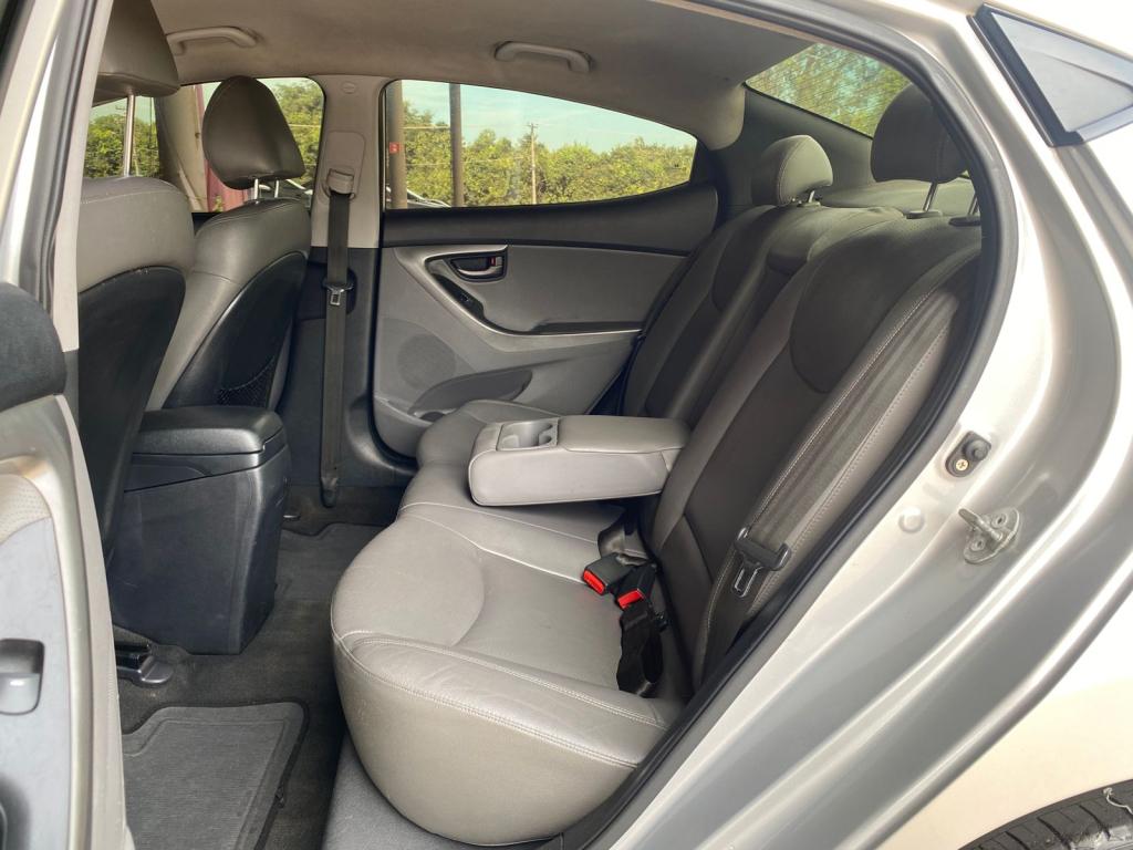 HYUNDAI Elantra - Foto