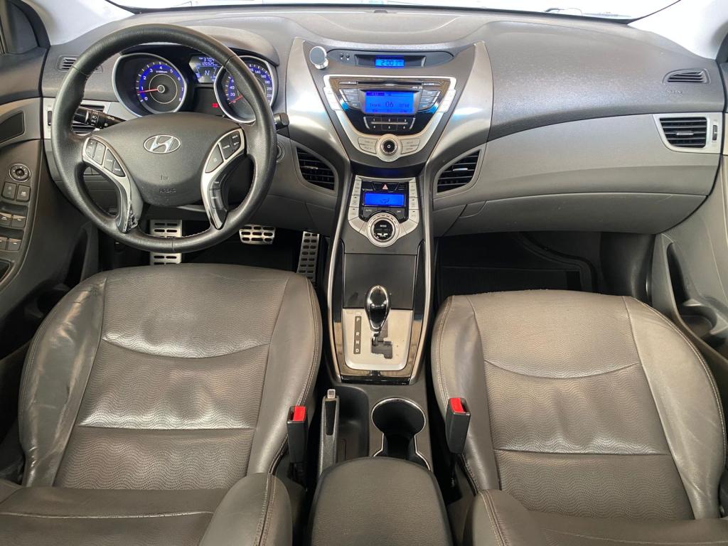 HYUNDAI Elantra - Foto