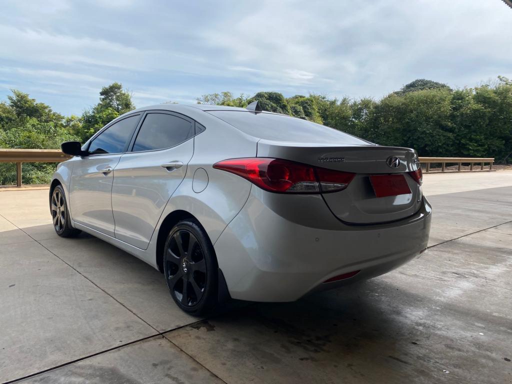 HYUNDAI Elantra - Foto