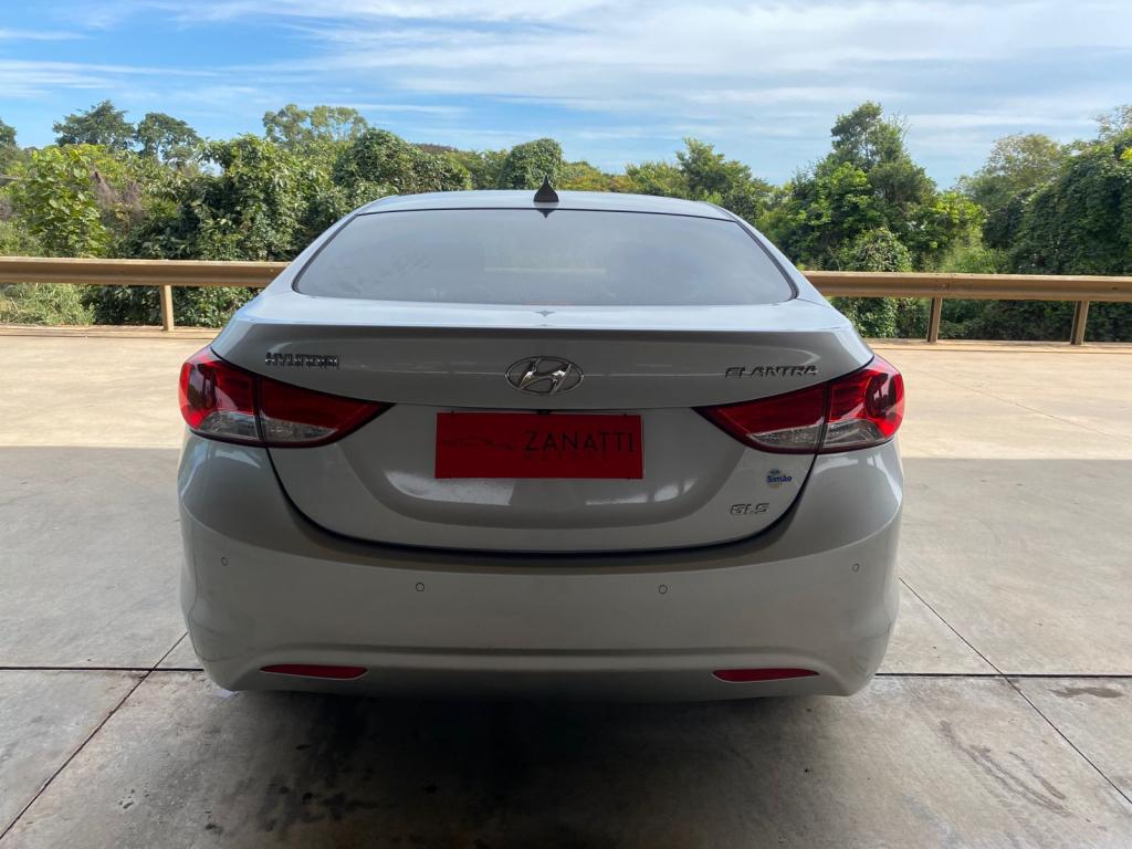 HYUNDAI Elantra - Foto