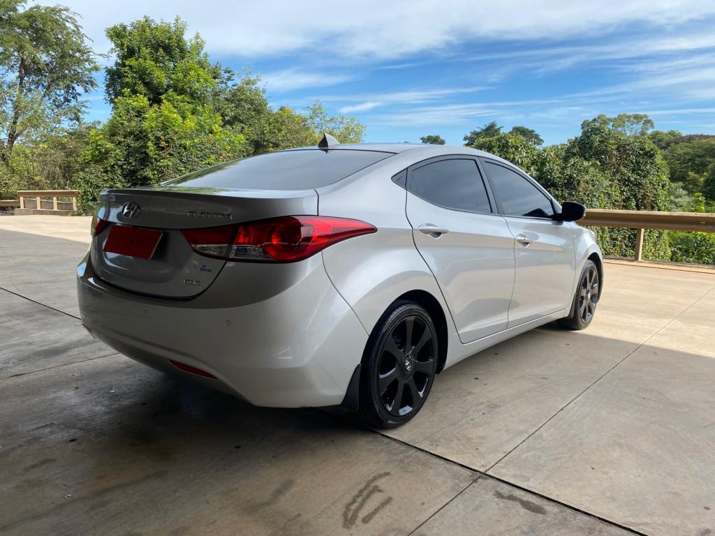 HYUNDAI Elantra - Foto