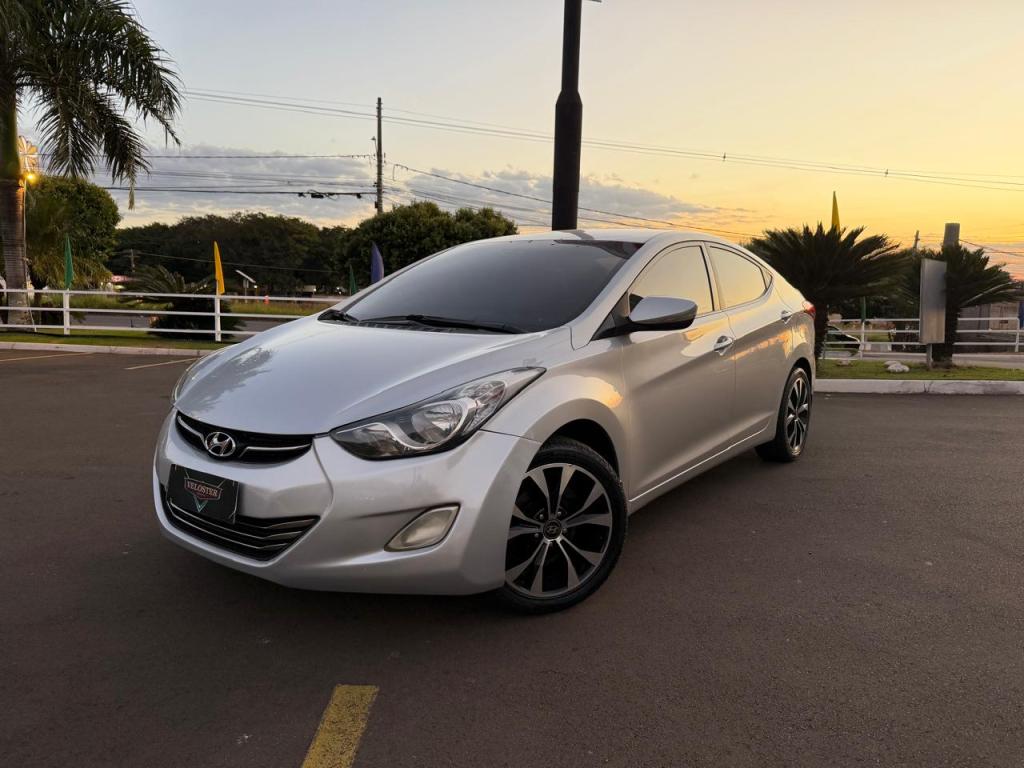 HYUNDAI Elantra - Foto