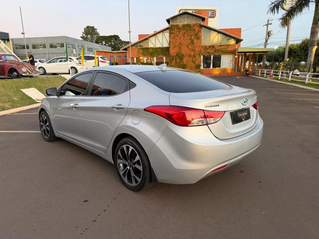 HYUNDAI Elantra - Foto