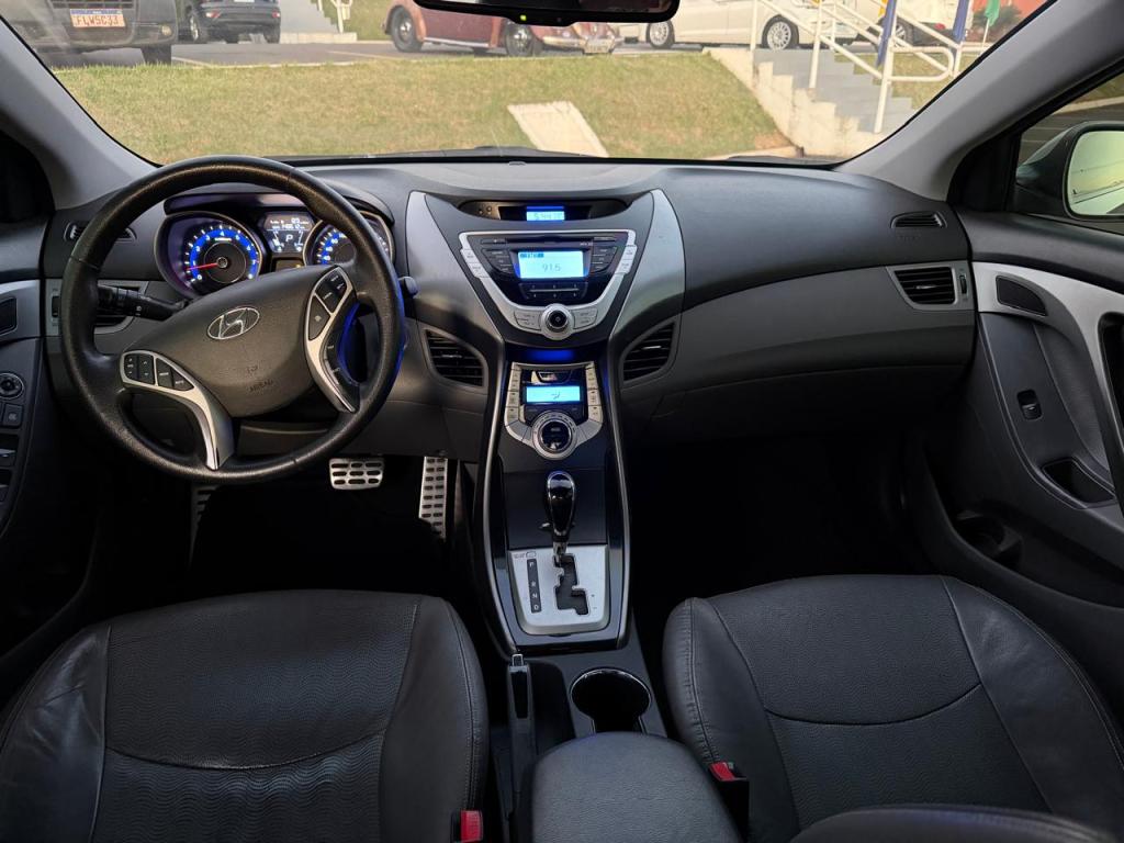HYUNDAI Elantra - Foto