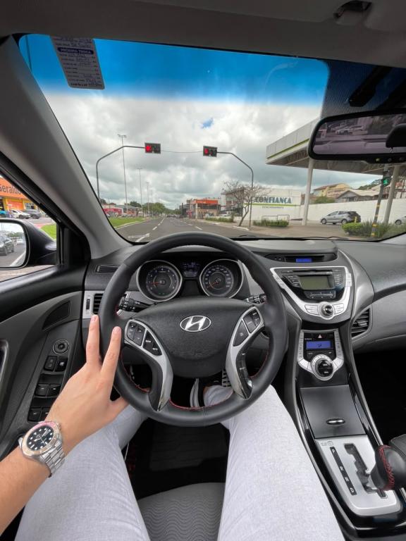 HYUNDAI Elantra - Foto
