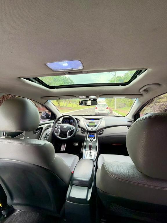 HYUNDAI Elantra - Foto