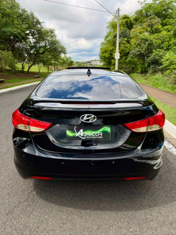 HYUNDAI Elantra - Foto