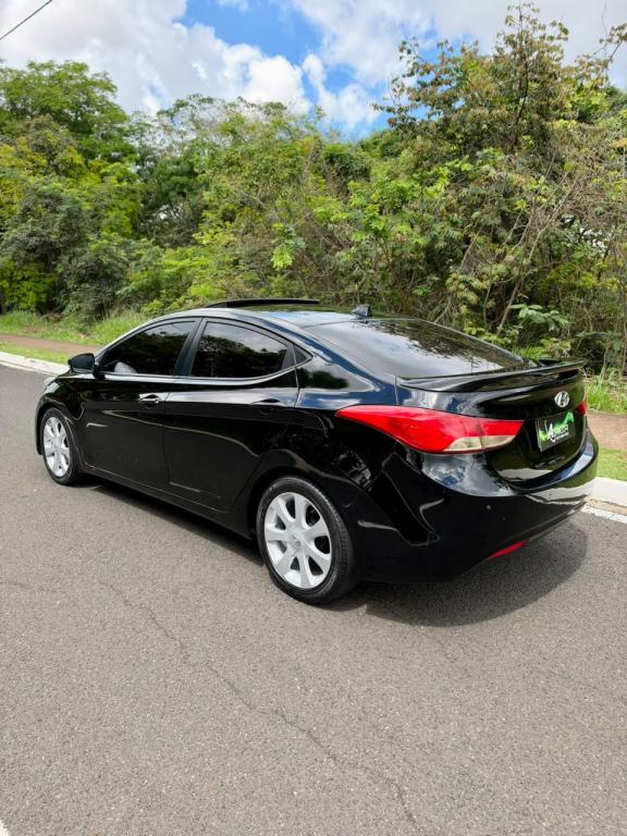 HYUNDAI Elantra - Foto