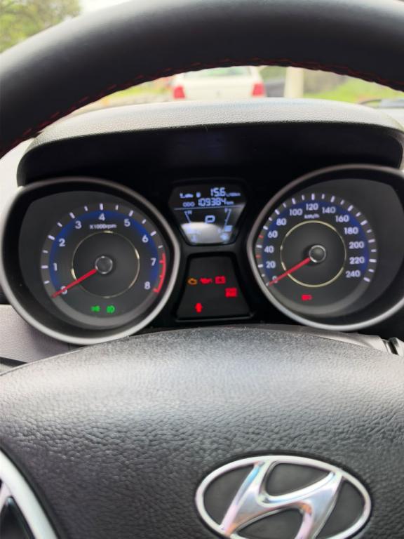 HYUNDAI Elantra - Foto