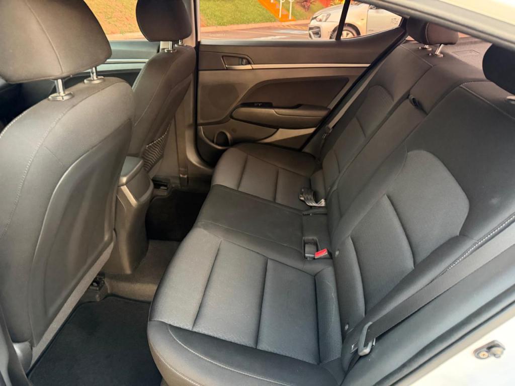 HYUNDAI Elantra - Foto