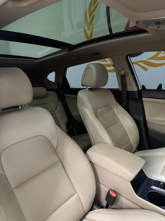HYUNDAI Tucson - Foto