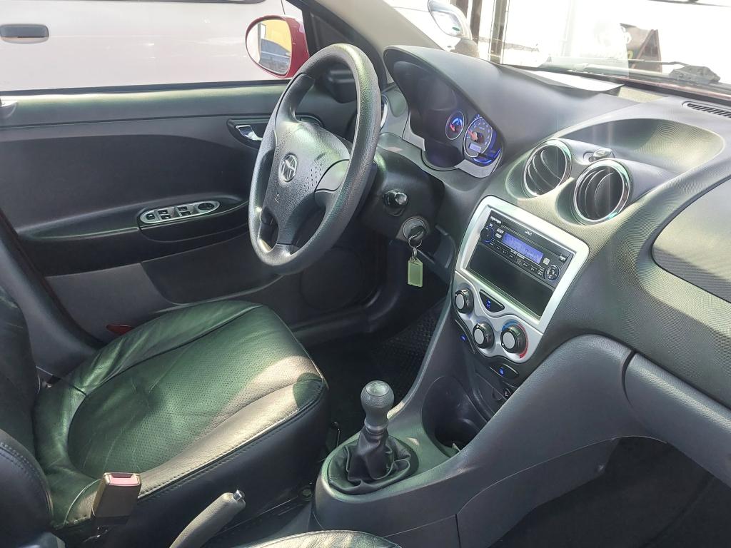 JAC J3 Sedan - Foto