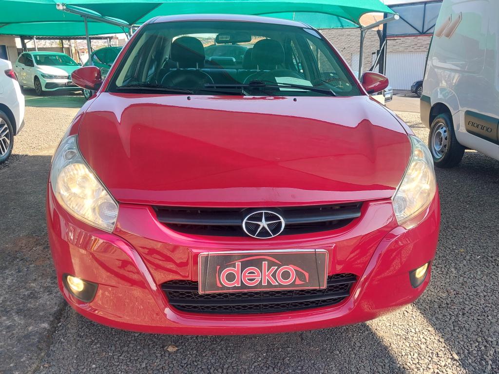 JAC J3 Sedan - Foto