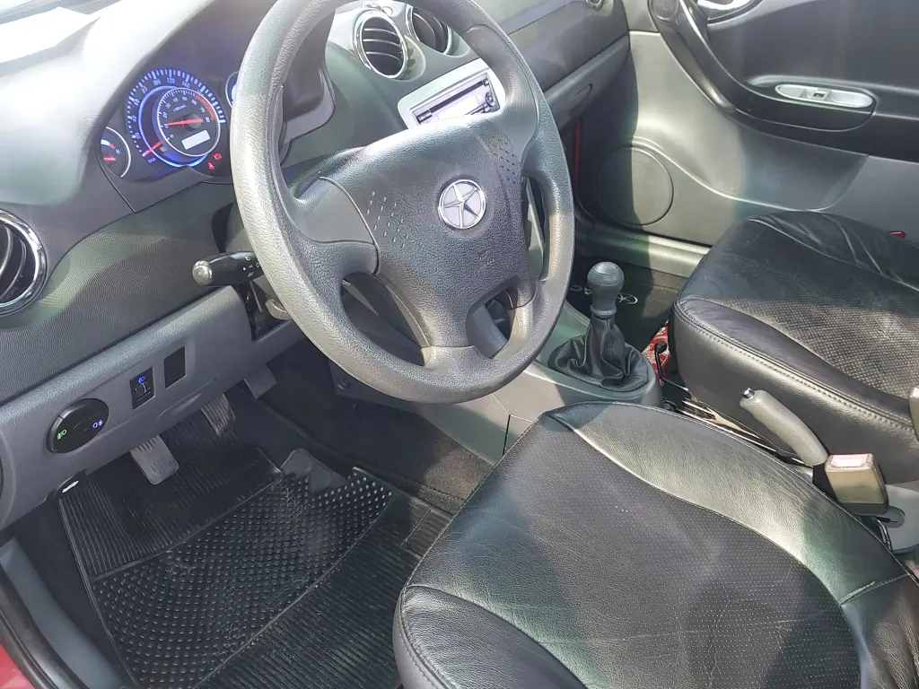 JAC J3 Sedan - Foto